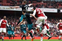 Arsenal Southampton 3-2, dua kartu merah