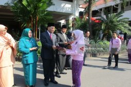 Pemkot Kediri Serahkan Penghargaan Pelajar Berprestasi