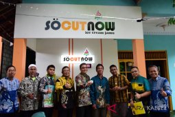 ULM rector attends "Jamu Ice Cream" launch