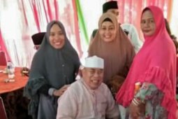 "H Muhidin" dan Sultan Djorgi diserbu penggemar