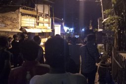 Tim Gegana Periksa Bungkusan Mencurigakan di Kalidami (Video)