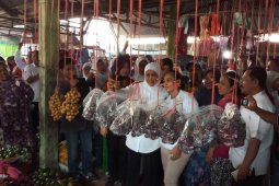Khofifah Optomistis Keberadaan Pasar Tradisional Tetap Eksis