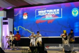 Pasangan Calon Adu Argumen Soal Tenaga Kerja Asing di Nganjuk