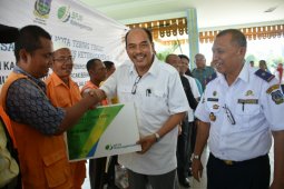 Walikota terima penghargaan dari presiden