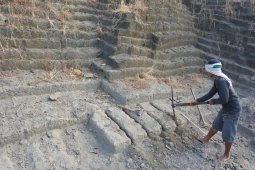 Penambang Batu Pondasi