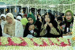 Mbak Puti Didampingi Risma-Fatma Hadiri Haul Sunan Ampel