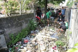 DLH Gianyar libatkan satgas atasi luapan air