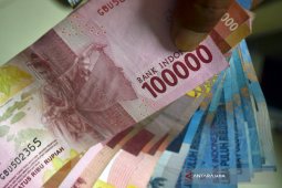 Rupiah Melemah, IHSG Menguat