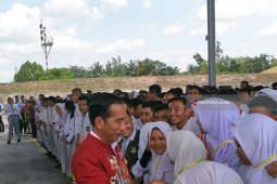 Jokowi Ingatkan Pelajar Bermedsos untuk Sebarkan Nasionalisme (Video)