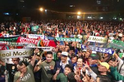 Nonton Bareng Ribuan Warga, Gus Ipul Komitmen Jaga Persaudaraan Suporter (Video)