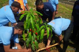Hari Buruh  dengan bakti sosial di Garut