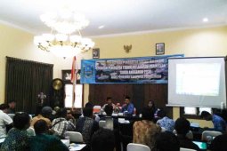 Puluhan Nelayan Probolinggo Dilatih Buat Jaring Milenium