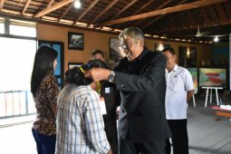 Sintang kembangkan cinderamata khas daerah