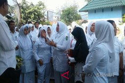 TPP belum cair,  perawat dan bidan RSU Panyabungan demo