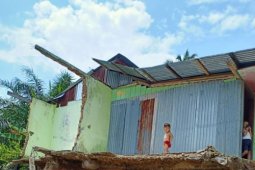 Sungai Garoga hanyutkan satu rumah warga