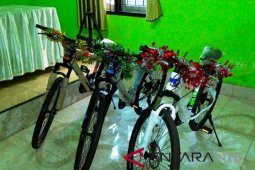 Puluhan wisatawan mancanegara berpartisipasi merayakan HUT Senggigi