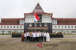 Tragedi Mako Brimob, Pemkab Tapsel kibarkan bendera setengah tiang