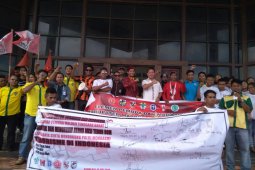 KNPI gelar aksi solidaritas "Pray for Surabaya"