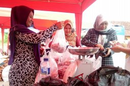 Ada selisih harga, masyarakat serbu pasar murah