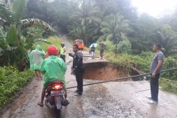 Akses jalan sejumlah negeri Leitisel terancam putus