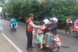 Patroli Ramadhan sembari berbagi takjil