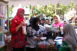 Pjs Bupati Kunjungi Stand Tanah Laut