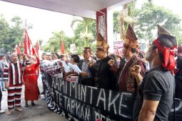 Tuntutan pemberhentian pejabat Walikota