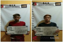 Dua tersangka ditangkap saat merakit bong