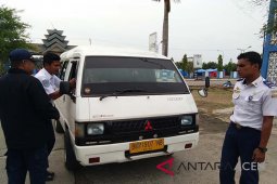 Arus mudik - Pemudik dari Lhokseumawe ramai berangkat malam hari