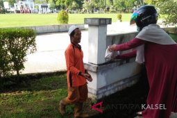 Komunitas ibu-ibu di Barabai kumpulkan donasi untuk berbagi