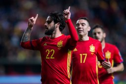 Aspas berbicara dengan Morata setelah masuk Timnas Spanyol