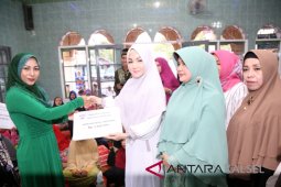 Serahkan Bantuan