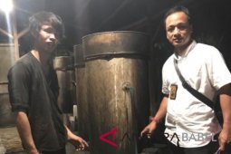 Jatanras Polda Babel tahan produsen arak
