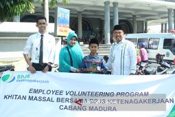 BPJS Ketenagakerjaan Khitan Ratusan Anak di Bangkalan