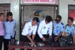 Polisi Gelar Razia di Lapas Ngawi
