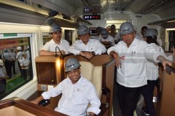 Menteri Kunjungi INKA