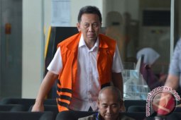 Bupati Kebumen didakwa terima suap Rp12 miliar