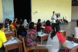 KPU Pamekasan Mulai Sortir Surat Suara Pilkada