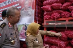 Satgas Pangan Polri Amankan 70 Ton Bawang Bombay Ilegal (Video)