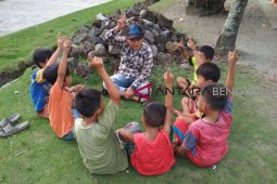 Peran aktif keluarga dalam pendidikan anak merupakan suatu keharusan