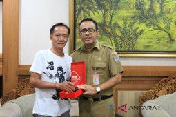 Seniman Denpasar "Yang Pung" terima penghargaan UNJ