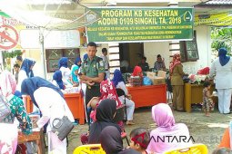 TNI gelar pengobatan gratis di desa tertinggal