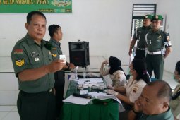 200 anggota Kodim 0209/LB tes urin