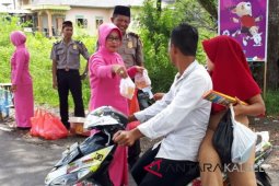 Polsek Daha Selatan bakti sosial santuni fakir miskin