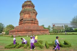 Wisata Candi Brahu