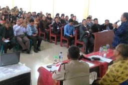 Kaum bapak di Samosir diharapkan panutan keluarga