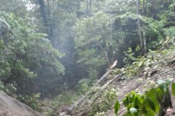 Ruas jalan Taman Manusela terancam longsor