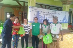 Jelang Galungan, Astra bagikan 400 paket sembako