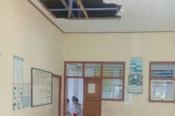 Atap ruang kelas SD Jembrana jebol