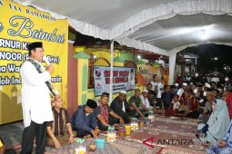 Gubernur serahkan dana hibah Banjarmasin Rp8 miliar